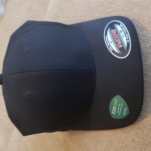 Flexfit Black Sport Cap Sz S/M